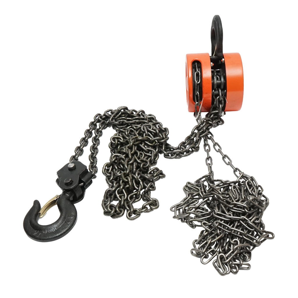 Paranco manuale a catena, portata massima 2000 kg, lunghezza catena 3 m e gancio di sicurezza.