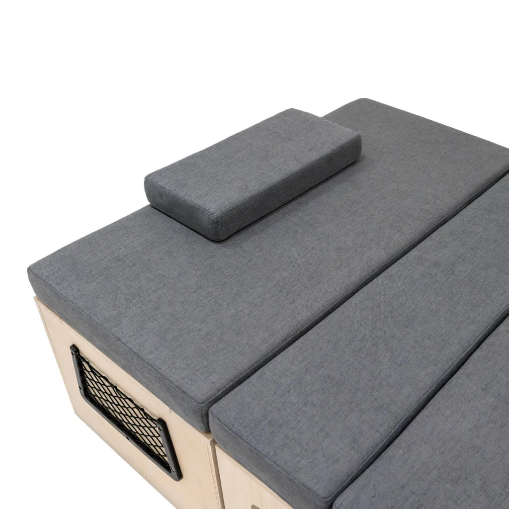Divano Letto Camper L con Cuscini, 180x120cm, Ripiani e Reti, Design Scorrevole