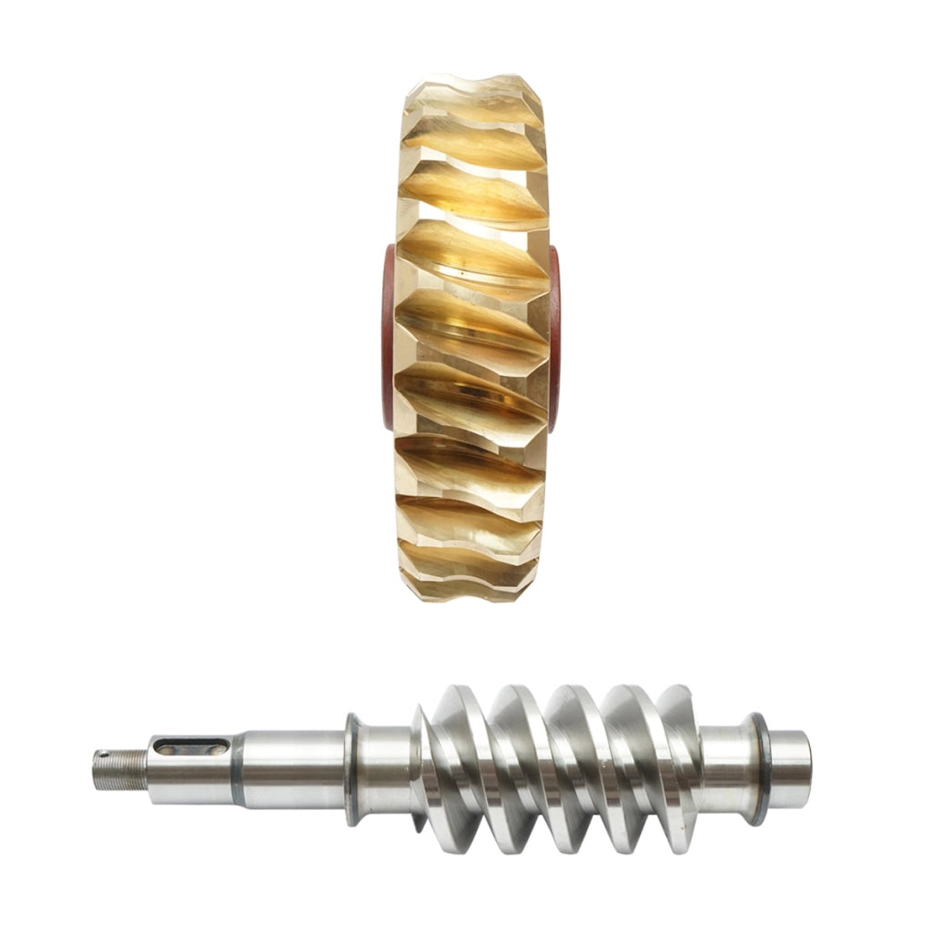 Set pignone in bronzo con vite senza fine per verricello di trattore forestale.
