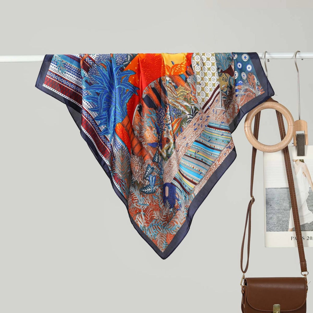 Nuova sciarpa quadrata da donna in seta da 70 cm: alla moda e versatile.