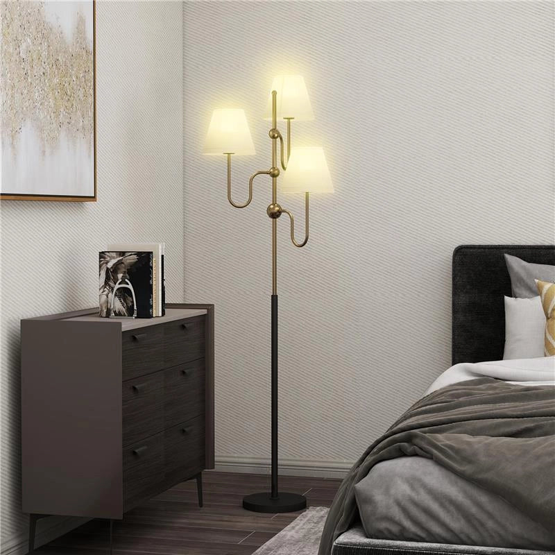 LAMPADA DA TERRA ALTA 165 CM CON 3 PUNTI LUCE E INTERRUTTORE A PEDALE, ATTACCO E27 MAX 40W, ORO