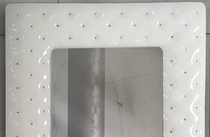 Specchiera 100x92 con cornice bianca e swarovski