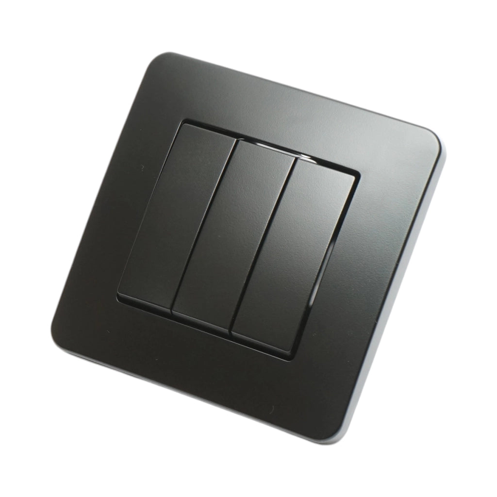 Interruttore triplo da incasso nero 220V, 10AX, PC 80x80mm