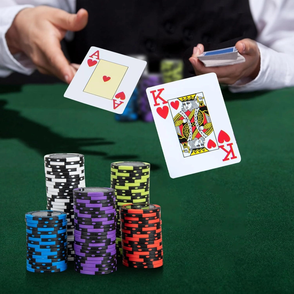 Poker Chips, Set di Fiches da Poker con 500/300 Chips e Custodia in Alluminio, Mazzo di Carte 5 Dadi, Set di Fiches per Party Viaggi e Feste (300 chips)
