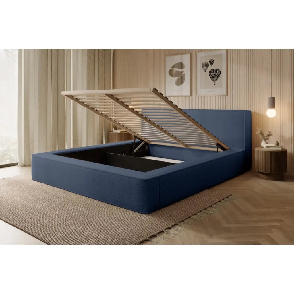 Letto con contenitore VELORA – Blu acciaio bouclé – 140x200 cm – Tessuto velluto morbido – Rete sollevabile – Spazio di stoccaggio integrato