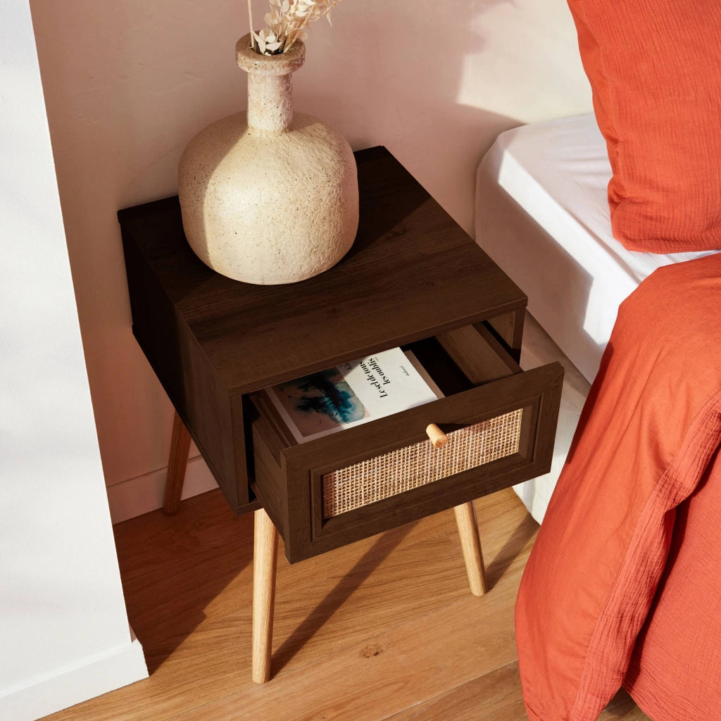Comodino effetto legno e intrecciatura cannage, 1 cassetto, marrone
