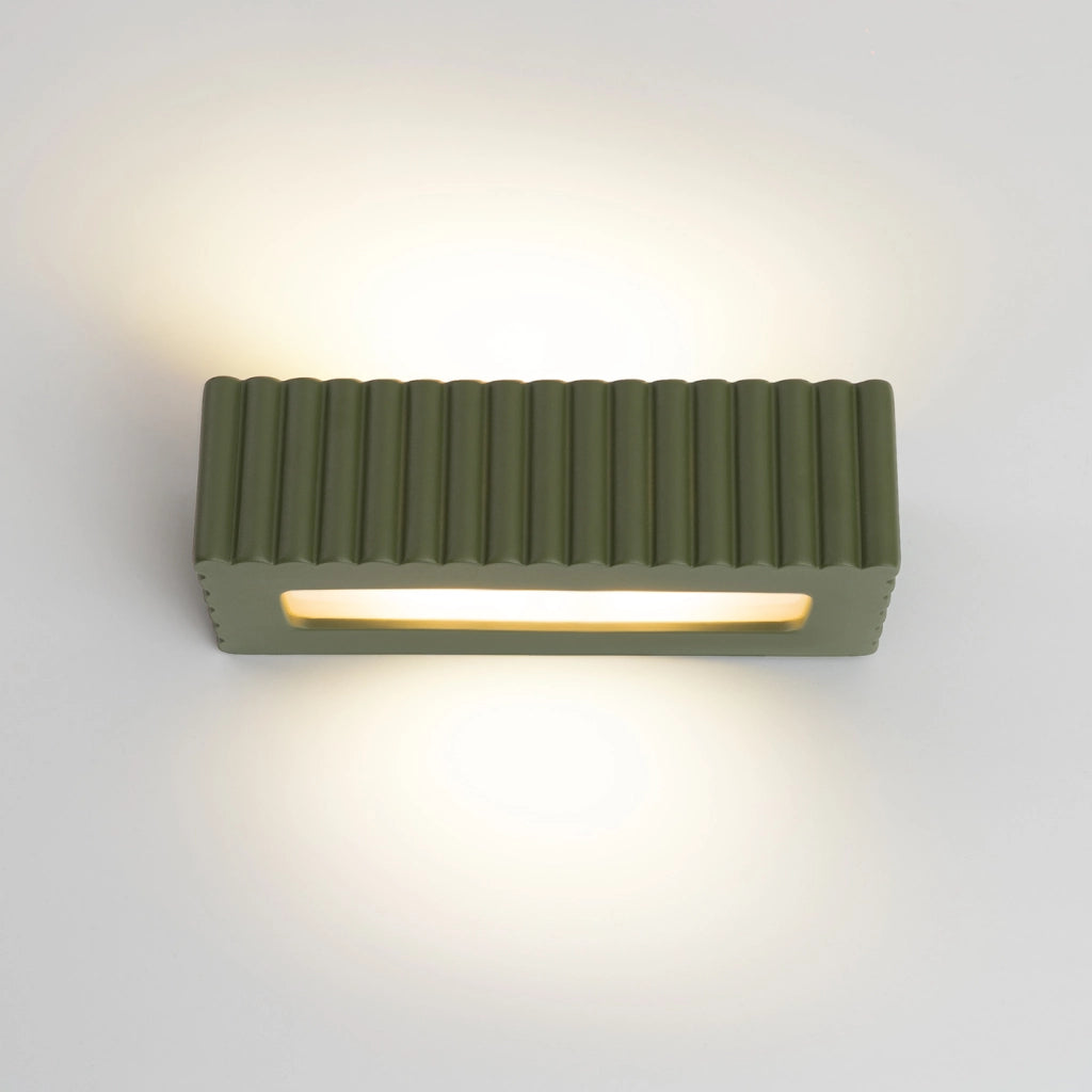 Lampada da parete in ceramica RIGATA verde oliva