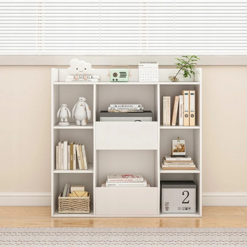 Libreria da 106x30x104 cm in finitura bianca, elegante e moderna.