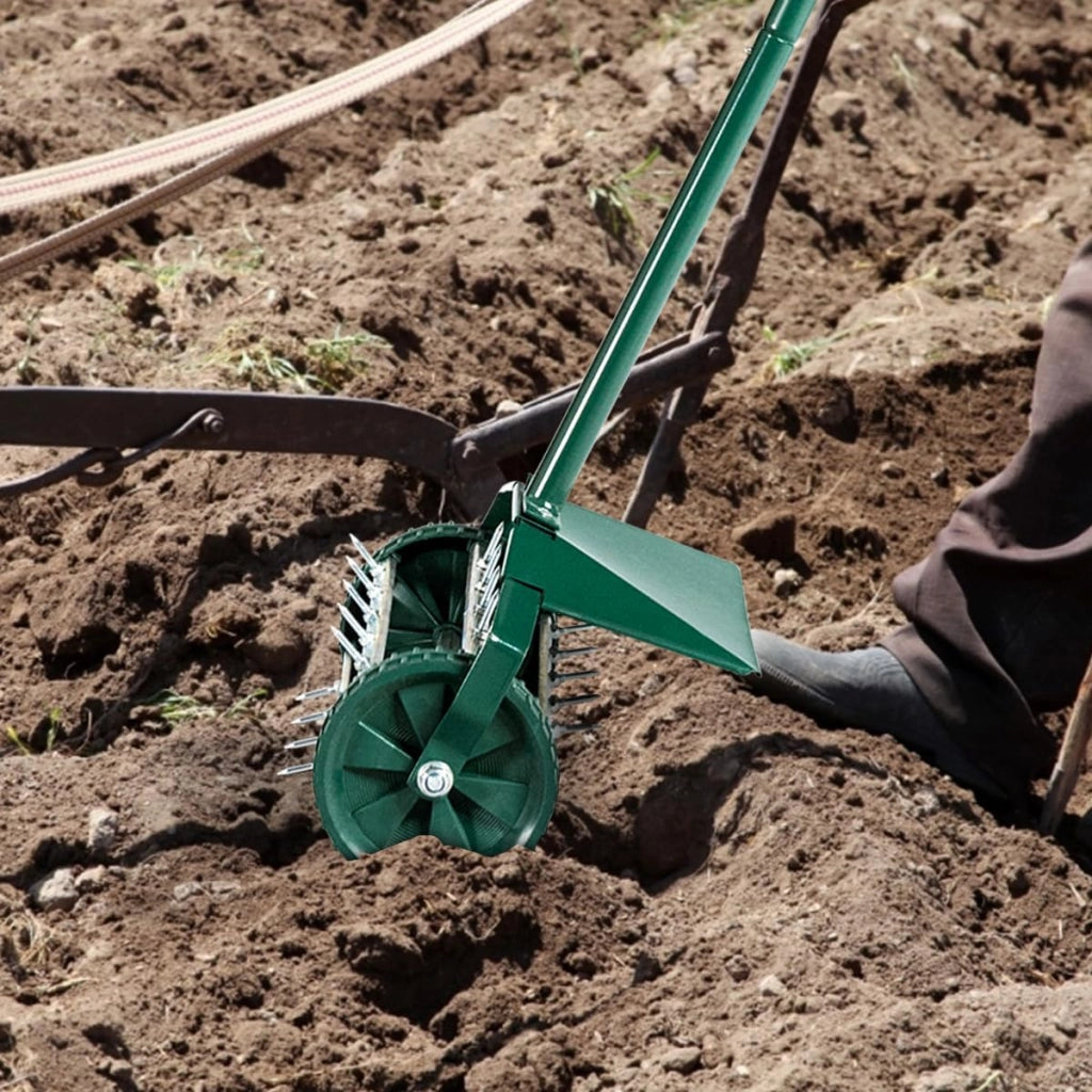 Arieggiatore per Prato a Rullo Manuale, Aeratore con Ruote da Giardino con Chiodi da 3 cm, Scarificatore a Mano in Metallo, Ideale per Prato, Orto e Terreno (46 x 127 cm, con Parafango)