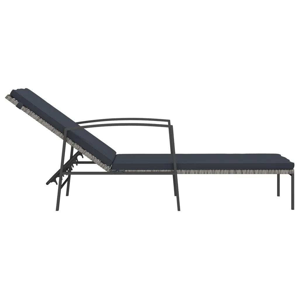 Lettini Prendisole 2 pz con Tavolo in Polyrattan Grigio 317639