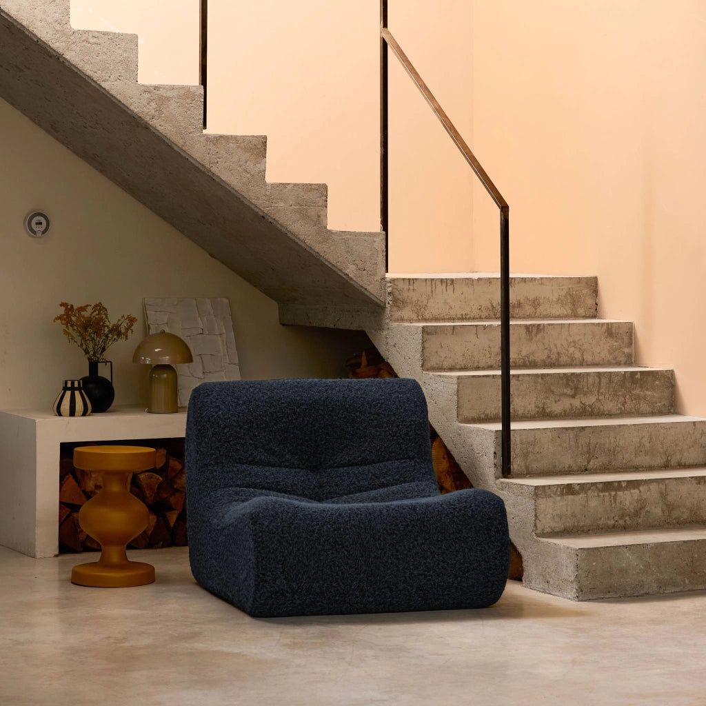 Poltrona senza braccioli in tessuto effetto alpaca, blu notte