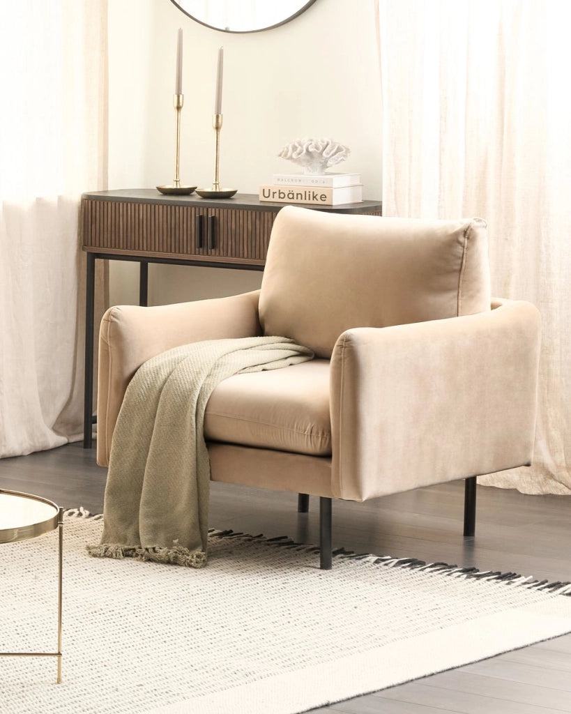 Poltrona moderna in velluto Beige con gambe nere Stile Retrò Moderno