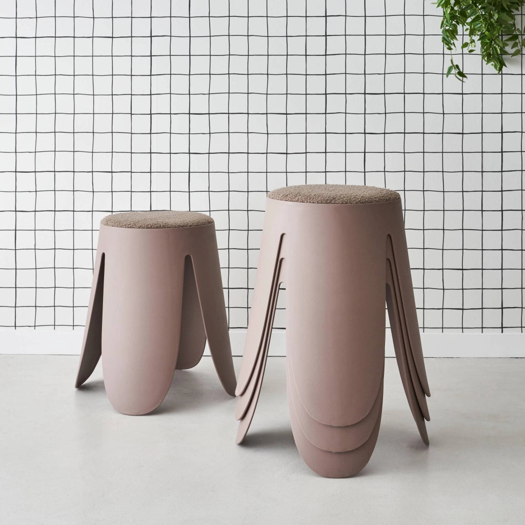 Set 4 sgabelli impilabili in bouclé, marrone