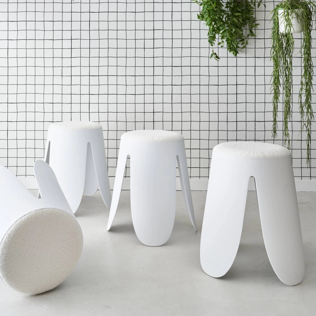 Set 4 sgabelli impilabili in bouclé, bianco