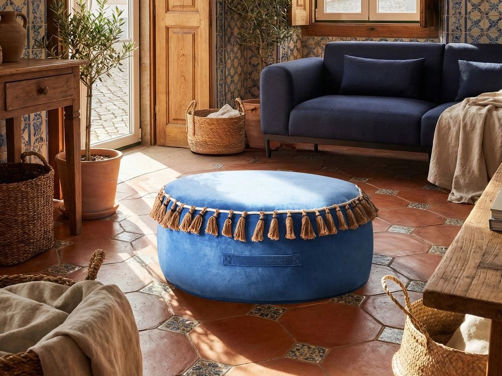Pouf ottomano in velluto blu poggiapiedi rotondo Glam