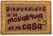 Deurmat con forma di cocco con PVC antiscivolo | Deurmat "Bienvenido a la Monarquía" divertente | Ecologico, robusto e facile da pulire | 60x40 cm per esterno e per la porta d'ingresso