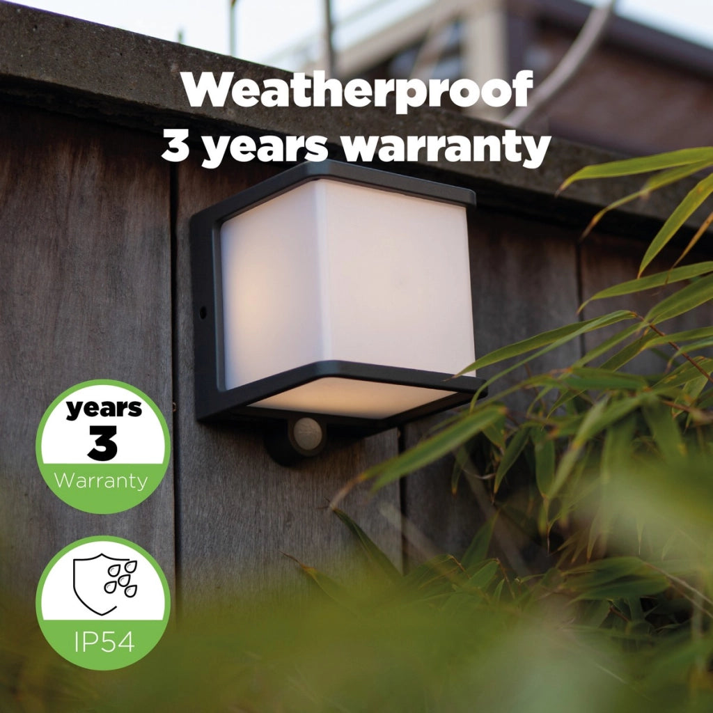 Applique esterna LED 8W solare sensore Lutec Doblo antracite