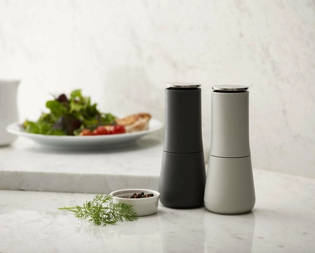Joseph Joseph 95036 Milltop Macina sale e pepe in ceramica con regolazione della macinatura colore Grigio e Bianco