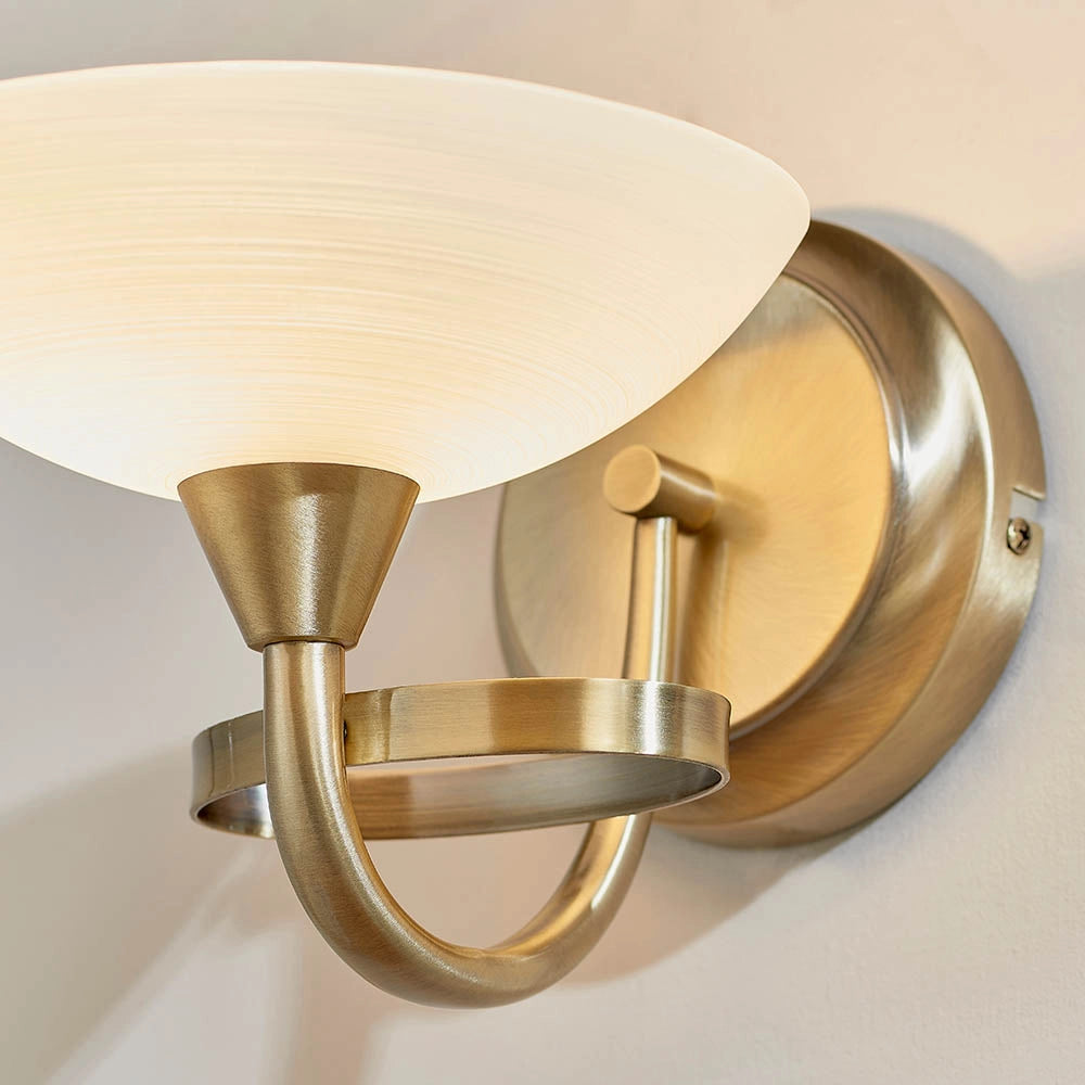 Applique Cagney Endon ottone anticato vetro bianco G9