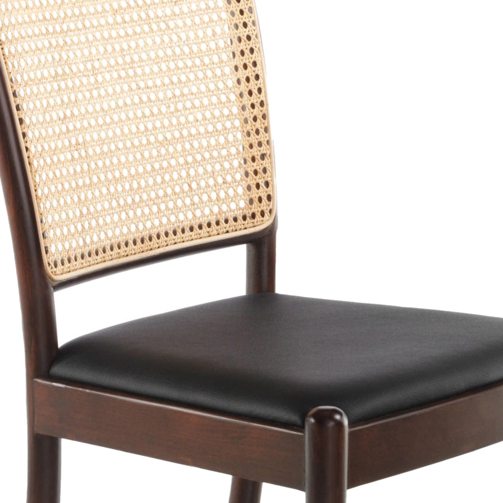 Sedia in rattan ed ecopelle nera
