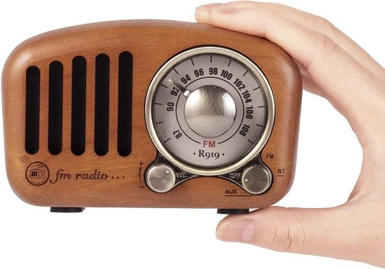 Radio Bluetooth in Stile Classico con Funzionalità Moderne