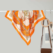 Nuova sciarpa quadrata da donna in seta da 70 cm: alla moda e versatile.