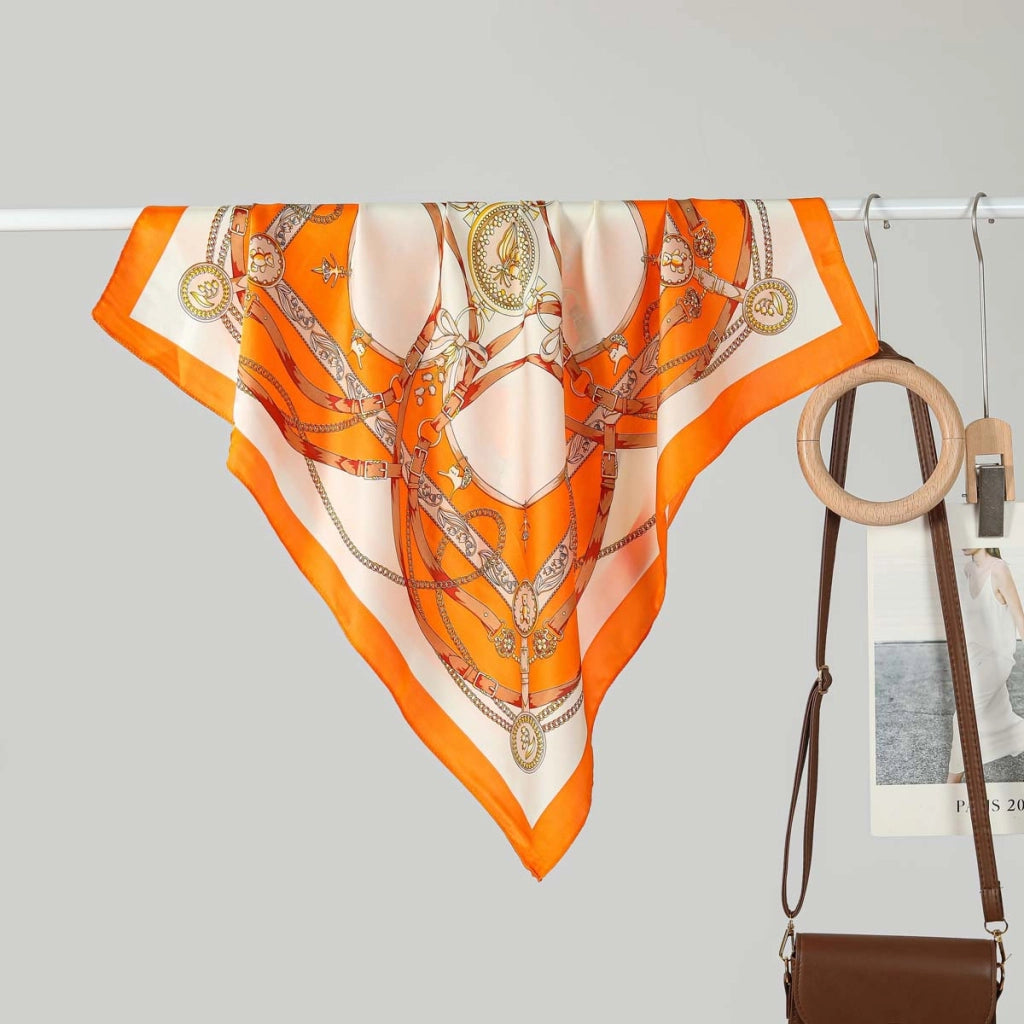 Nuova sciarpa quadrata da donna in seta da 70 cm: alla moda e versatile.