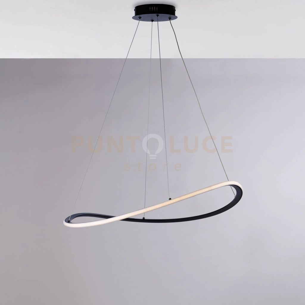 Sospensione in metallo e alluminio laccato nero con led integrato CCT + telecomando e cavi elettrici regolabili
