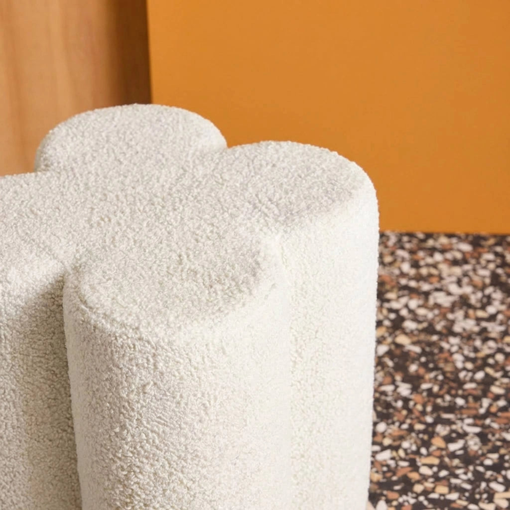 Pouf trifoglio in bouclé, bianco