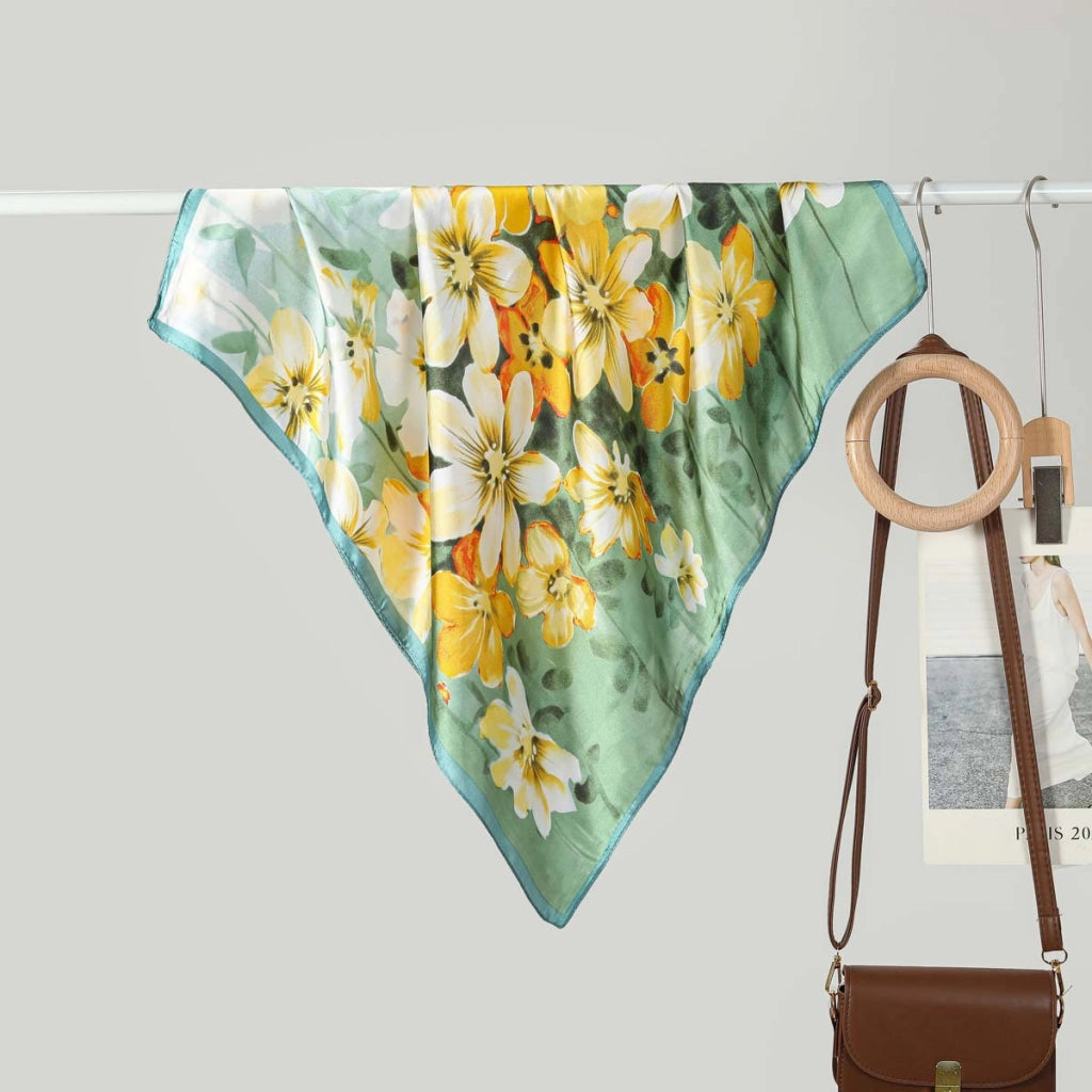 Nuova sciarpa quadrata da donna in seta da 70 cm: alla moda e versatile.