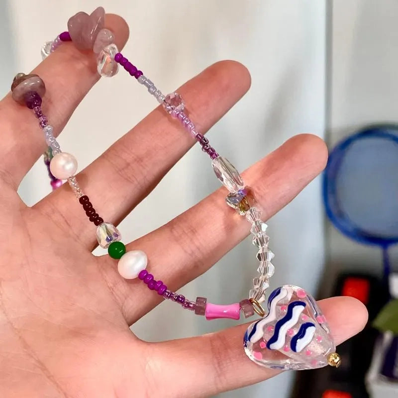 Collana a forma di cuore con perline di vetro: gioielli fatti a mano rosa e viola