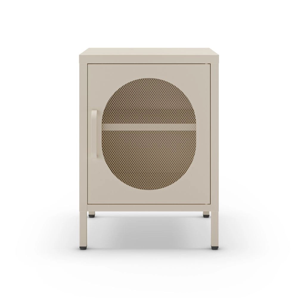 Comodino in metallo Diora crema con anta reticolata – Design industriale, anima versatile