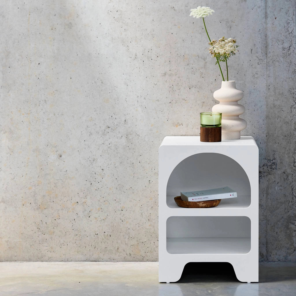 Comodino organico effetto legno bianco, 2 nicchie mobileoggetti,
