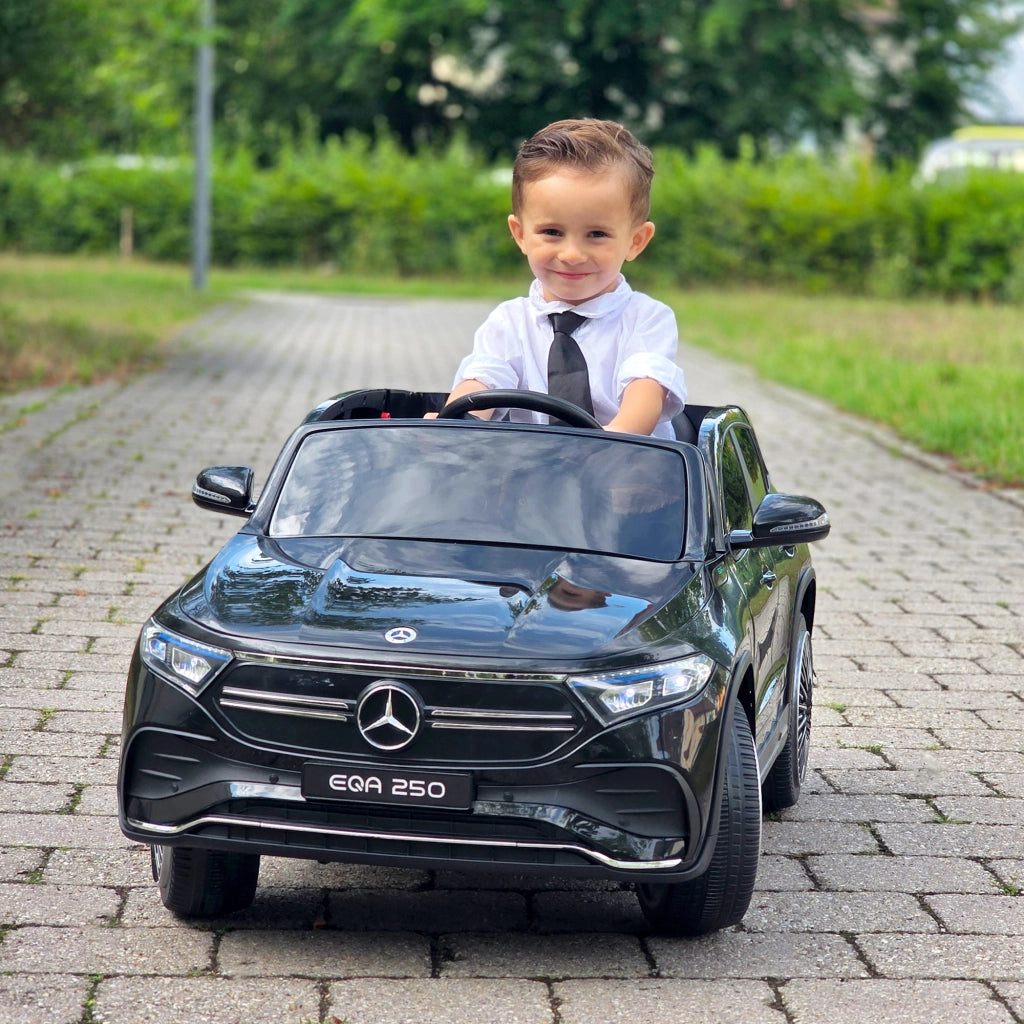 Auto elettrica per bambini Mercedes-Benz EQA ¨C Minimal ¨C nero