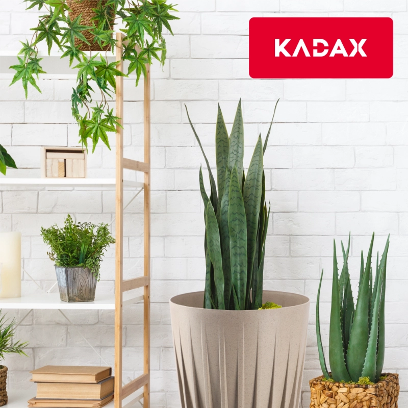 Vaso da fiori KADAX con inserto 14,5x17 cm, rotondo, con coperchio in plastica.
