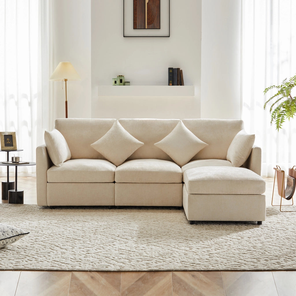 Divano angolare modulare 3-4 posti con pouf mobile e 4 cuscini in chenille beige 216x161x81 cm