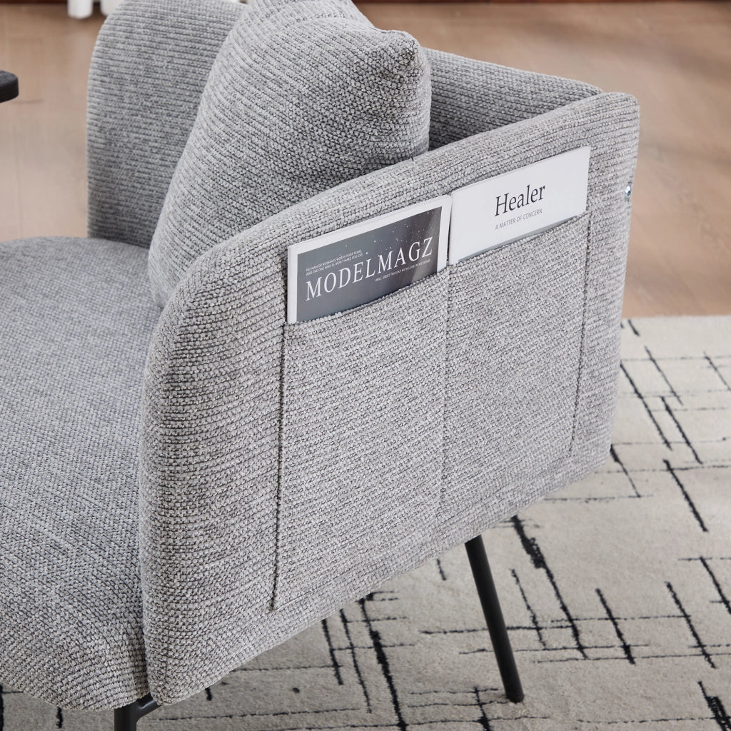 Poltrona moderna in chenille grigia con tavolino laterale e tasche portaoggetti