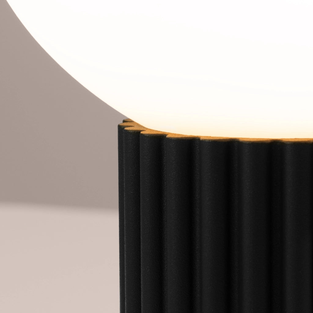 Lampada da tavolo HALO nero