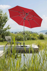Parasole a 8 rami rossa, diametro circa 270 cm.