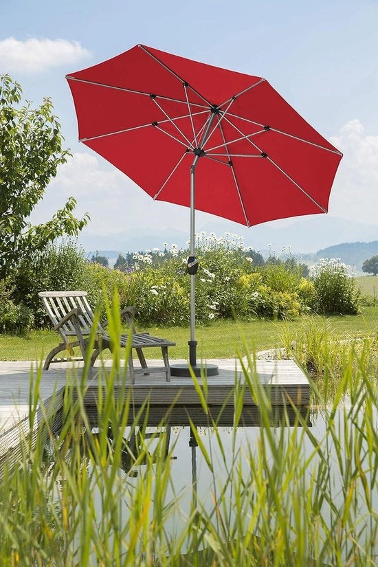 Parasole a 8 rami rossa, diametro circa 270 cm.