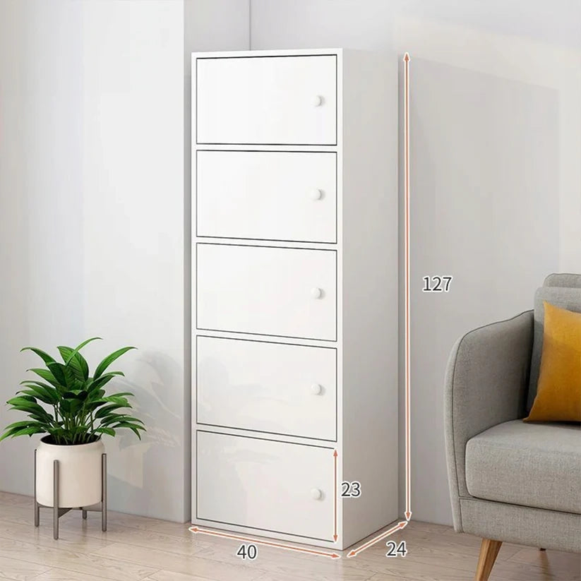 Armadietto alto, finitura bianca, con misure 40x24x127 cm.
