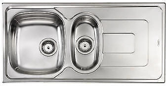 CM 011395.D1.01.2018 Pizzica Lavello da incasso 1 vasca e vaschetta con gocciolatoio sinistro Acciaio inox antigraffio AISI 304 18-10 Guarnizione premontata (100x50x16 cm) colore Inox