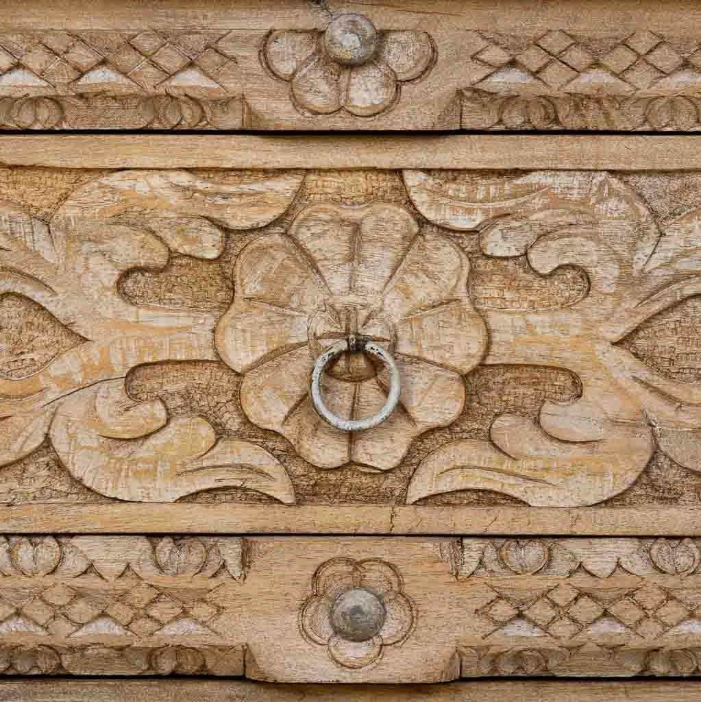 Comodino in legno artigianale marrone 50x40x60.
