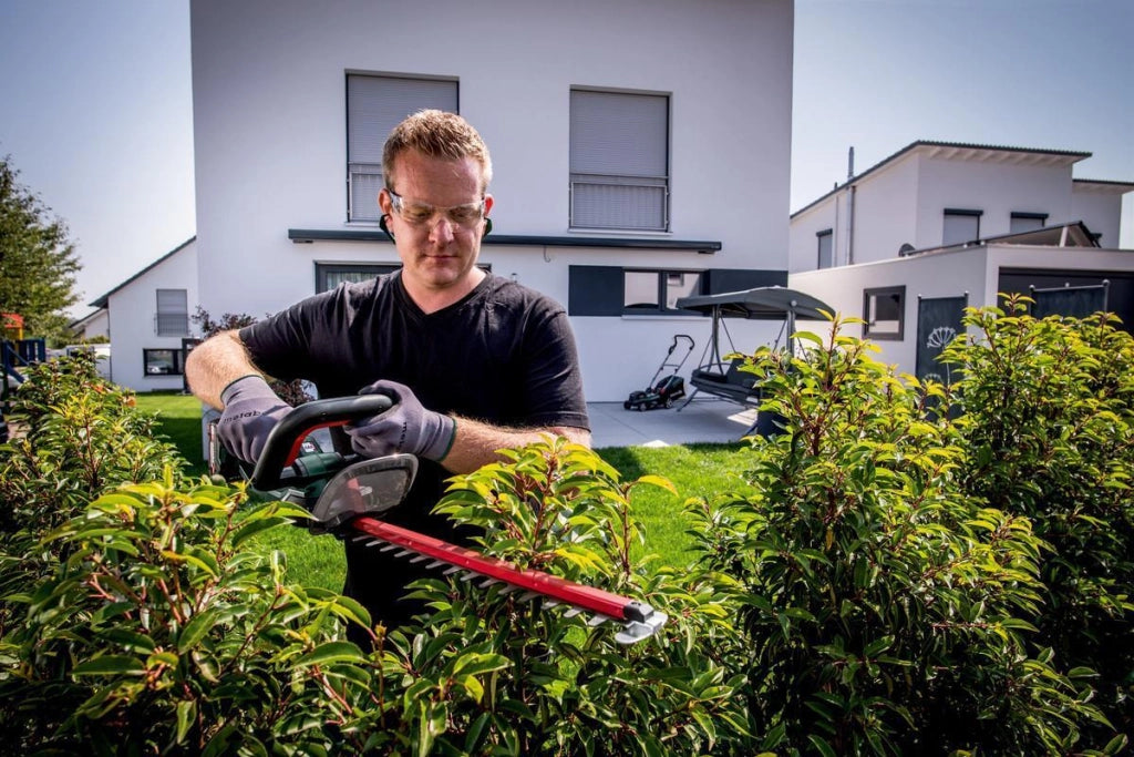 Metabo 601718500 HS 18 LTX 55 Tagliasiepi a batteria 18 V 2 batterie 2 Ah 55 cm lama doppia colore Nero Verde Rosso