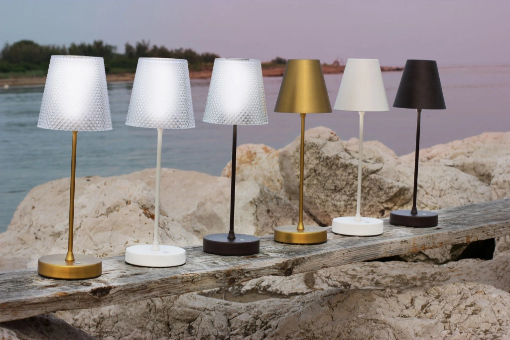 LA ANGINA-A M Lampada da tavola paralume acrilico lavorato ricaricabile marrone opaco 7W 3600K, dimmerabile 30-60-100%, lumen 630
