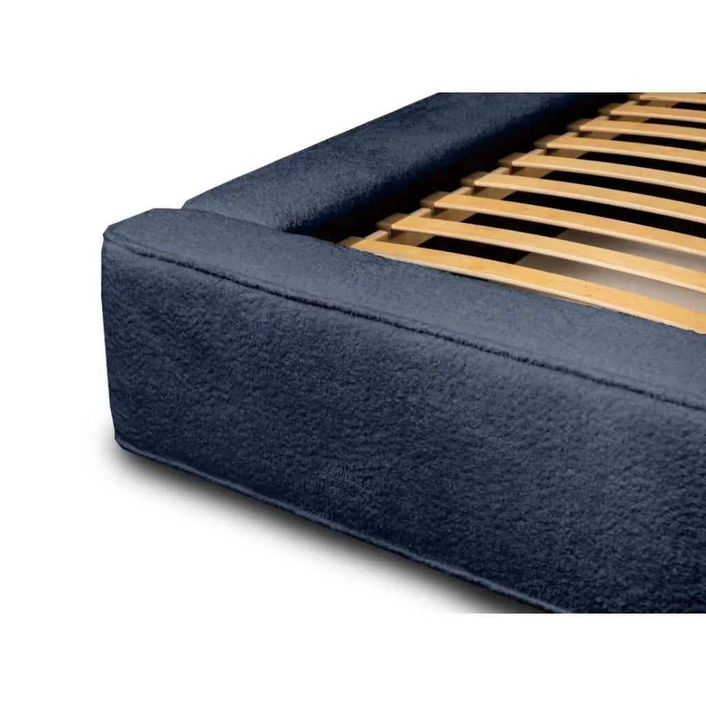 Letto con contenitore VELORA – Blu acciaio bouclé – 140x200 cm – Tessuto velluto morbido – Rete sollevabile – Spazio di stoccaggio integrato