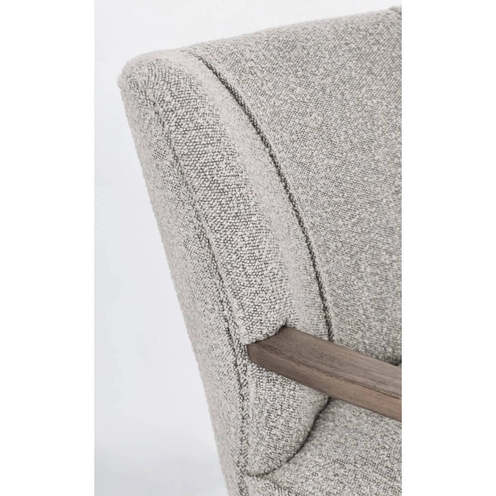Poltrona con Braccioli in Tessuto Bouclé e Gambe in Legno - ZARA