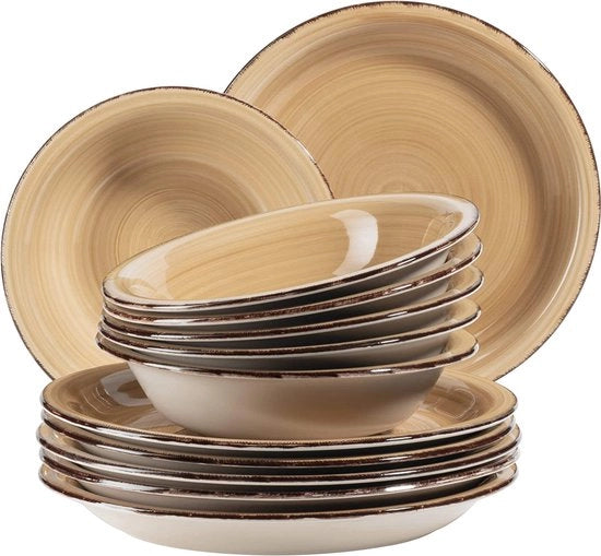 Set di servizio - combinazione di piatti, bicchieri e tazze