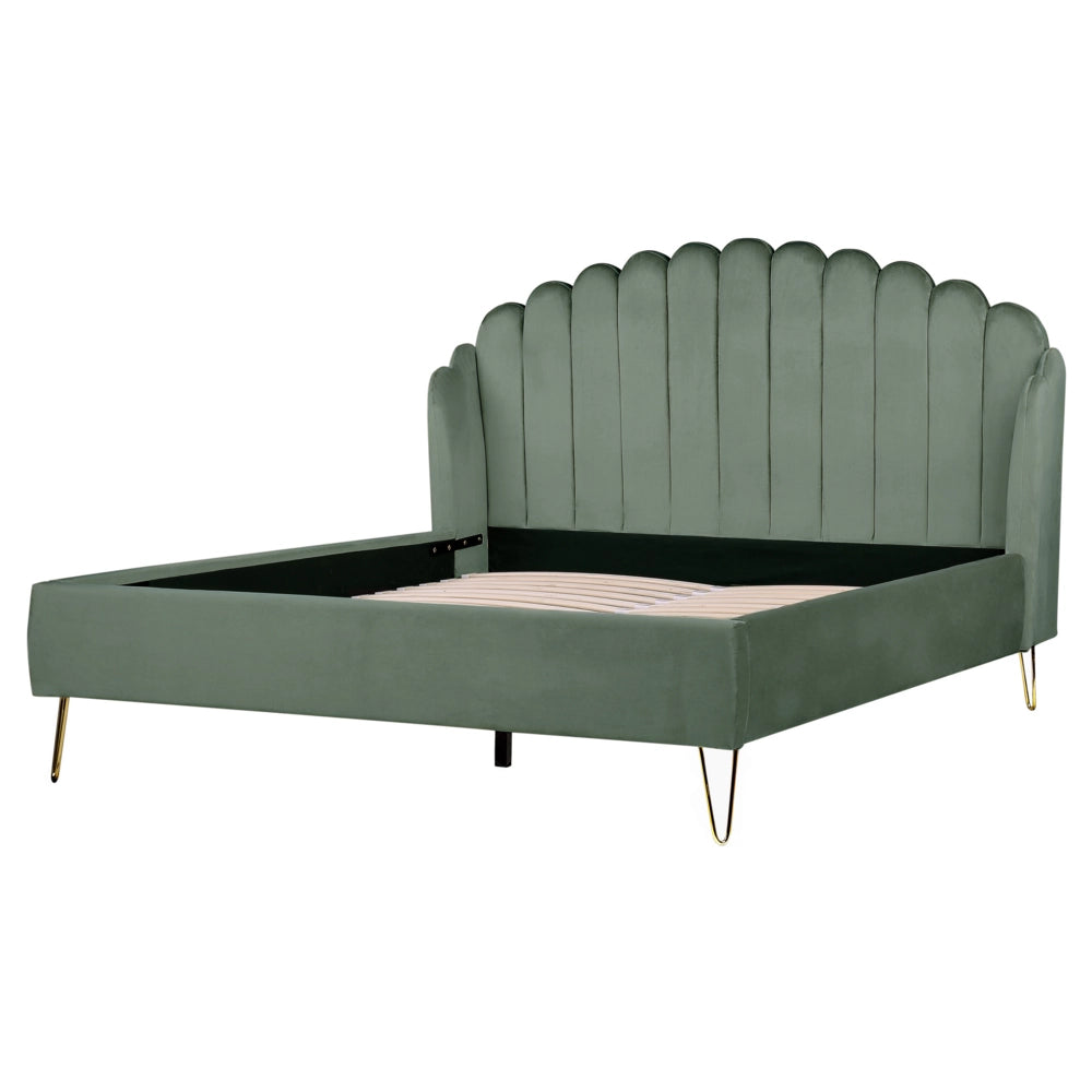 Letto matrimoniale in velluto verde con testiera a conchiglia con gambe in metallo 160 x 200 cm retro capitonné