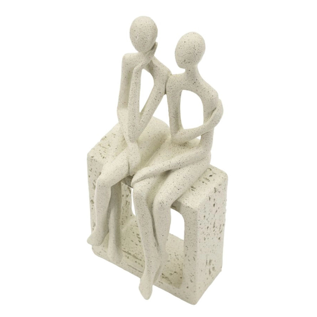 Statuetta coppia Stons in resina color crema